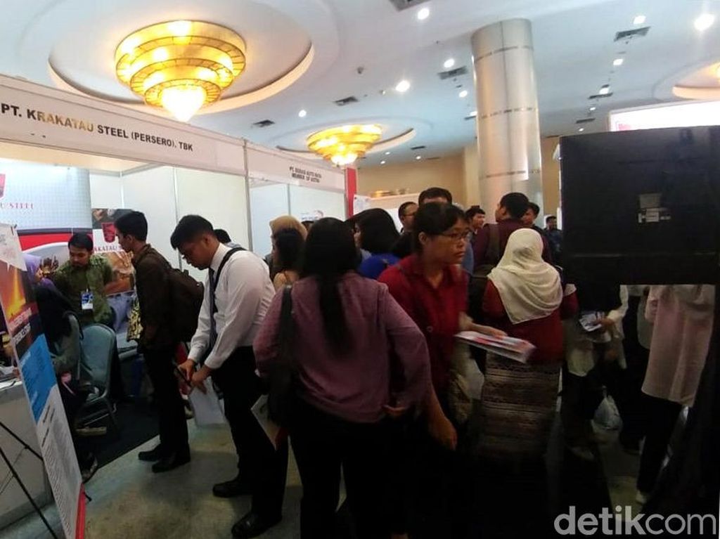 Demi Kerja di Jakarta, Para Pelamar Ini Rela Datang dari Jauh Demi Kerja di Jakarta, Para Pelamar Ini Rela Datang dari Jauh