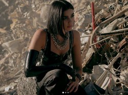 Dua Lipa di Dunia Fiksi Ilmiah dalam Swan Song