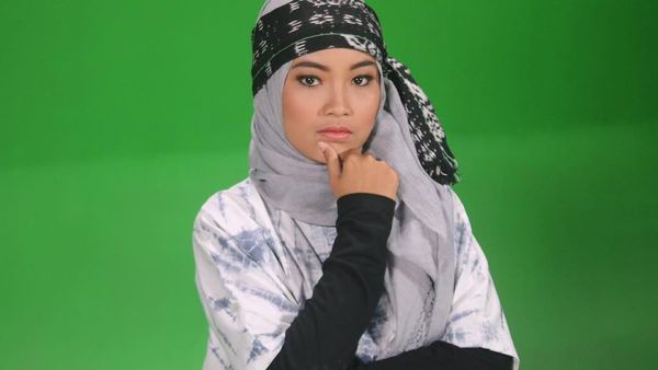 Foto: Gaya Unik Hijabers Pendongeng, Selalu Pakai Kain Tradisional