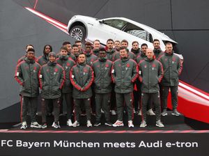 Pemain Bola Bayern Munich Bermain dengan SUV Listrik Pemain Bola Bayern Munich Bermain dengan SUV Listrik