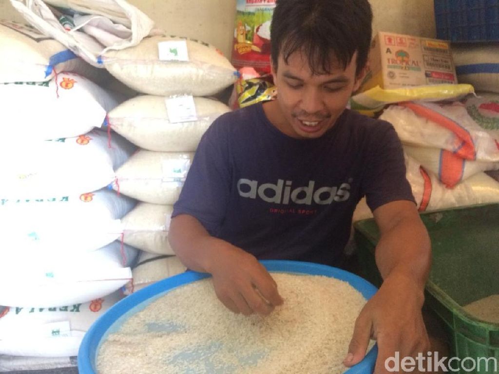 Ketemu Jokowi Pedagang Sebut Harga Beras Turun, Ini Faktanya Ketemu Jokowi Pedagang Sebut Harga Beras Turun, Ini Faktanya