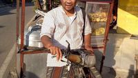 Kocak! Editan Foto John Legend Jual Bakso hingga Justin Bieber Jajan Sate Ayam