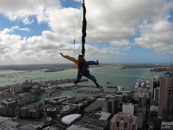 Lompat dari Gedung Tertinggi di Selandia Baru, Berani!
