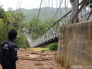 Jembatan Gantung Runtuh, Akses Antar Desa di Pacitan Putus