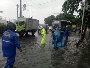 Pascahujan Deras, Jakarta Macet di Mana-mana