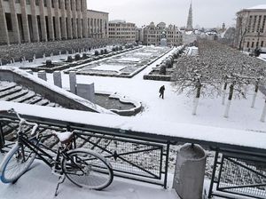 Kala Taman di Brussels Memutih Karena Salju Kala Taman di Brussels Memutih Karena Salju