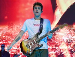 Pengakuan John Mayer Main Gitar Sambil Bugil Usai Bercinta