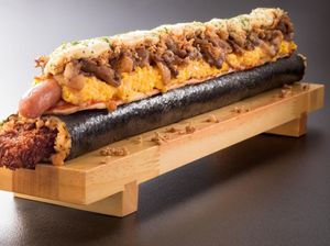 Mengandung 6.000 Kalori! Ini Sushi dengan Topping Pizza Fenomenal