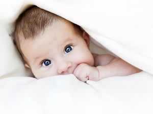 30 Nama Bayi Perempuan Palindrom yang Menggemaskan