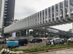 Warga Puji JPO di Sudirman yang Artistik, Minta Segera Difungsikan Warga Puji JPO di Sudirman yang Artistik, Minta Segera Difungsikan