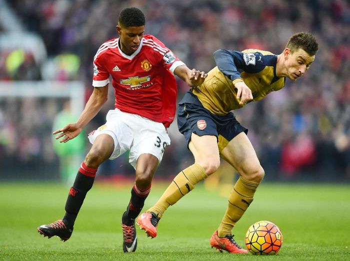 Laurent Koscielny mesti menghentikan Marcus Rashford. Foto: Laurence Griffiths/Getty Images Laurent Koscielny mesti menghentikan Marcus Rashford. Foto: Laurence Griffiths/Getty Images