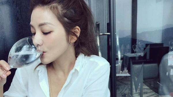 Cantiknya Lure Hsu, Selebgram 43 Tahun yang Awet Muda dan Hobi Makan