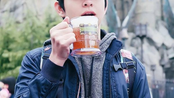 Main Film Horor Tabu, Begini Gaya Kulineran Angga Yunanda