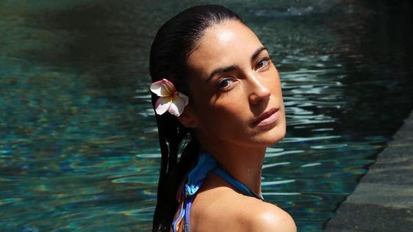 Kamu Nggak Akan Percaya Model Cantik Ini Hamil 5 Bulan, Perutnya Rata