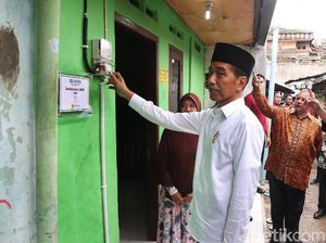 Cek Program Listrik Gratis, Jokowi Keluar Masuk Gang di Bekasi