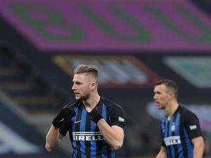 Ditaksir MU, Skriniar Malah Teken Kontrak Baru di Inter