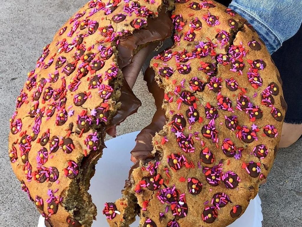 Wouw! Cookies Jumbo 2.7 Kilogram Ini Berisi Limpahan Selai Cokelat Hazelnut Wouw! Cookies Jumbo 2.7 Kilogram Ini Berisi Limpahan Selai Cokelat Hazelnut
