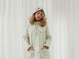 5 Jaket Tahan Air yang Stylish Dipakai Saat Musim Hujan