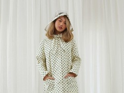 5 Jaket Tahan Air yang Stylish Dipakai Saat Musim Hujan