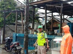 3 Rumah di Koja Jakarta Utara Rusak Berat Diterjang Angin Kencang