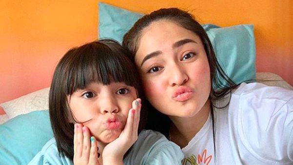 7 Foto Bukti Miripnya Ibu-Anak, Marshanda dan Sienna