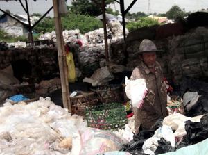 Melihat Aktivitas Pemulung Bantar Gebang