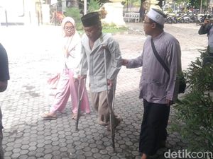Ayah Minta Pemuda yang Fitnah Pendukung Jokowi Munafik Dilepaskan Ayah Minta Pemuda yang Fitnah Pendukung Jokowi Munafik Dilepaskan