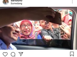 Emak-emak Nangis Selfi Bareng Sandi, Keluarga: Bukan Settingan
