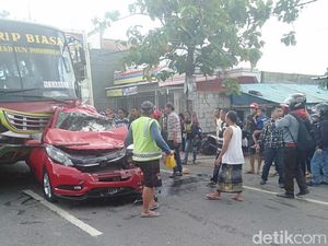 Kecelakaan Beruntun Libatkan 6 Kendaraan di Jombang, 1 Orang Tewas