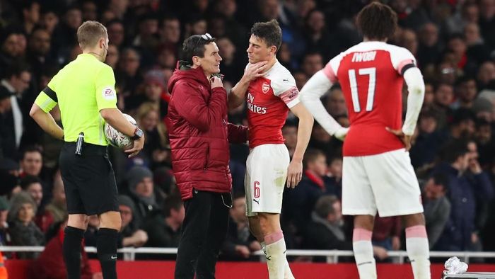 Arsenal kehilangan dua bek tengah saat melawan Manchester United di Piala FA. (Foto: Catherine Ivill/Getty Images) Arsenal kehilangan dua bek tengah saat melawan Manchester United di Piala FA. (Foto: Catherine Ivill/Getty Images)