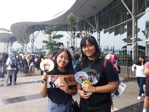 Pernak-Pernik Stray Kids Bertebaran di Area Venue Konser