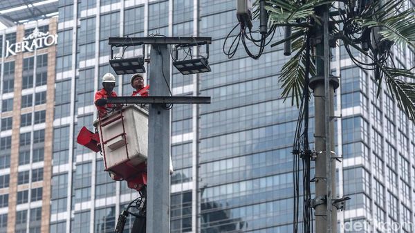 Perawatan Lampu Penerangan Jalan