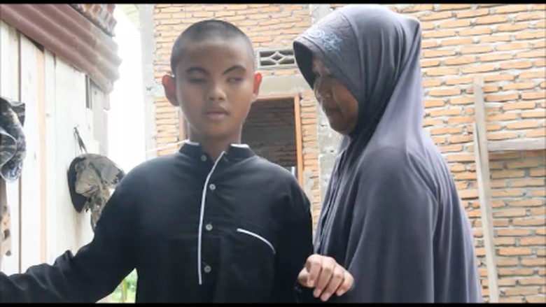 Fajrul, Bocah Penderita Tunanetra di Mamuju yang Hafal 30 Juz Alquran Fajrul, Bocah Penderita Tunanetra di Mamuju yang Hafal 30 Juz Alquran