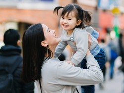 Keceriaan Putri Kecil Alice Norin Rayakan Ultah di Jepang