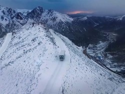 Rute Maut Pengantar Paket di China, Bertaruh Nyawa