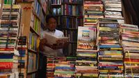 Berburu Buku Bekas di Pasar Buku Palasari