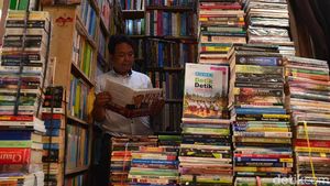 Berburu Buku Bekas di Pasar Buku Palasari
