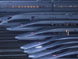 Keren! Barisan Kereta Peluru di China Siaga Jelang Imlek