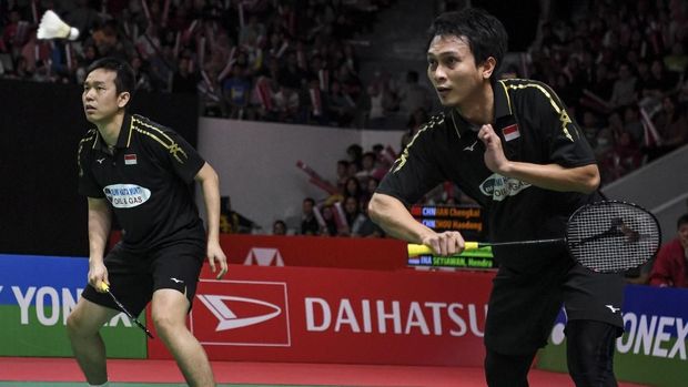 Ahsan/Hendra berkarier sebagai pemain profesional sejak awal 2019.