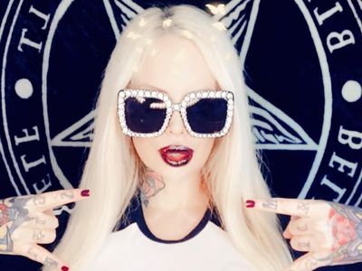 Ini Model yang Jadi Kontroversi Setelah Mengaku Dirikan Kerajaan Setan