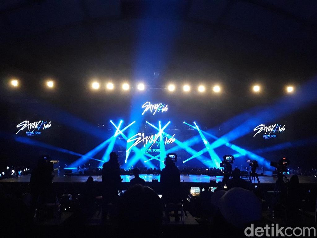 Tutup Konser, Stray Kids Janji akan Bekerja Lebih Keras untuk Stay Tutup Konser, Stray Kids Janji akan Bekerja Lebih Keras untuk Stay