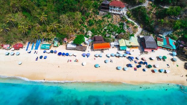 Santai di Bibir Tebing Uluwatu