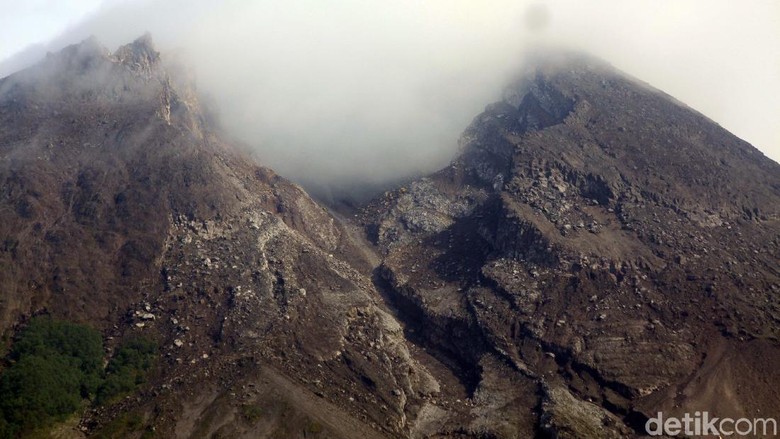 Gunung Merapi 2 Kali Luncurkan Awan Panas Siang Ini