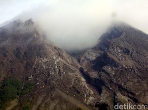 Gunung Merapi 2 Kali Luncurkan Awan Panas Siang Ini