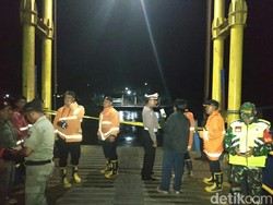 Detik-detik Minibus Tercebur di Sungai Brantas