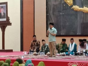 Cak Imin Berbagi Wawasan ke Muslimat NU di Gedung DPR Cak Imin Berbagi Wawasan ke Muslimat NU di Gedung DPR