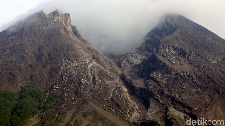 Merapi Keluarkan Awan Panas 5 Kali Pagi Ini, Jarak Luncur 1 Km