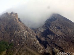 Merapi Keluarkan Awan Panas 5 Kali Pagi Ini, Jarak Luncur 1 Km