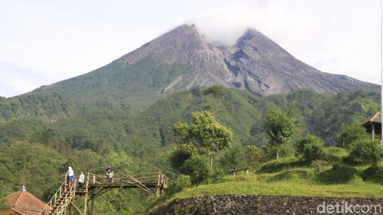 Merapi Luncurkan Awan Panas Pagi Tadi, Hujan Abu Tipis Landa Boyolali