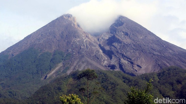 Gunung Merapi Kembali Keluarkan Awan Panas, Jarak Luncur 400 Meter